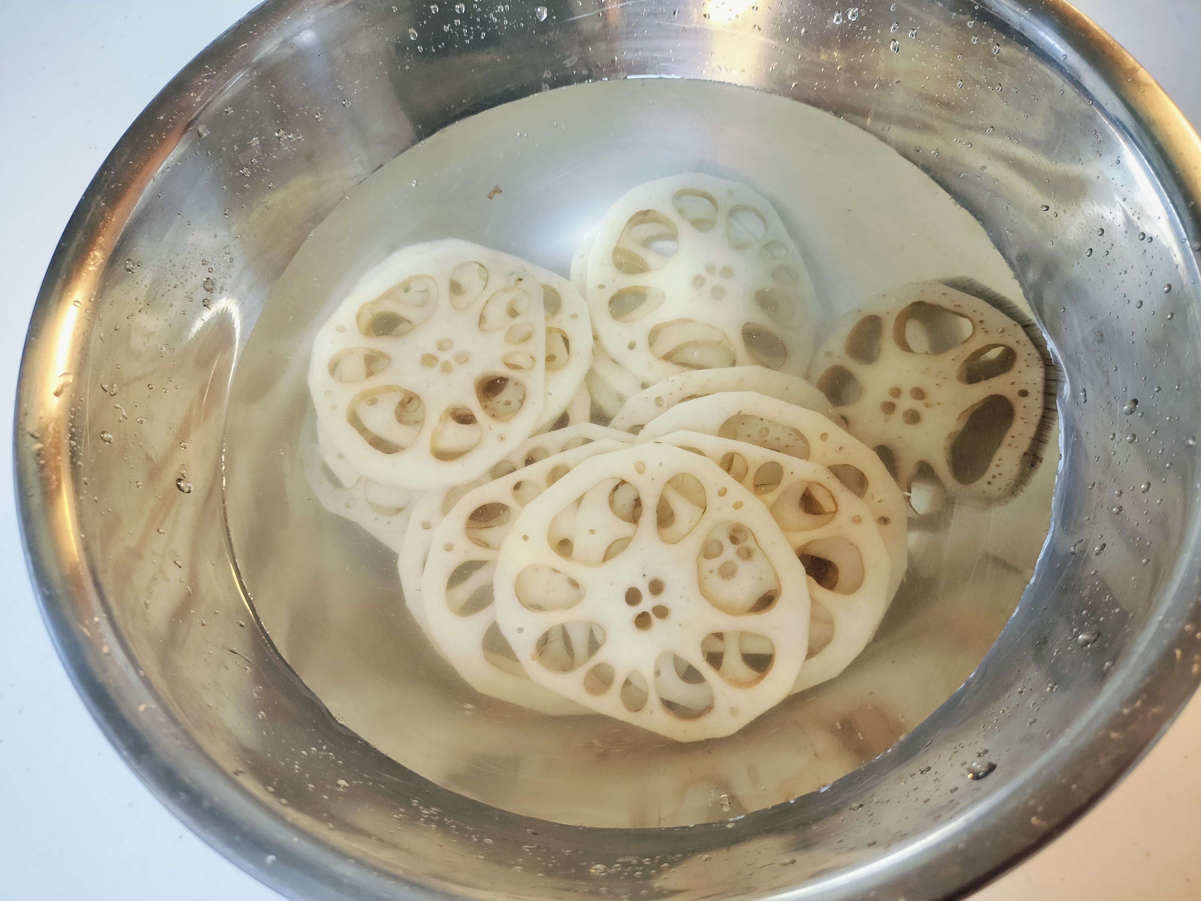 水にさらしたれんこん