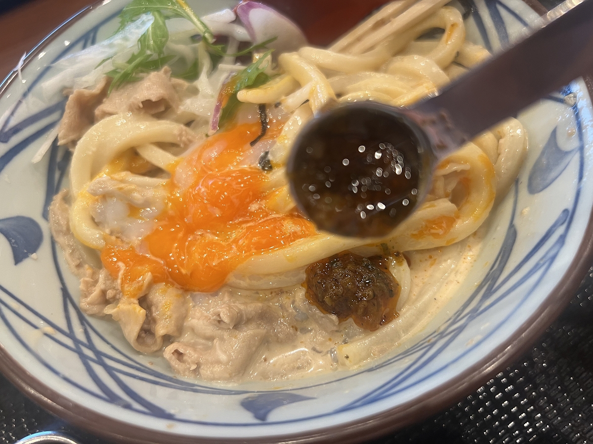 こく旨ごまだれ豚玉うどん
