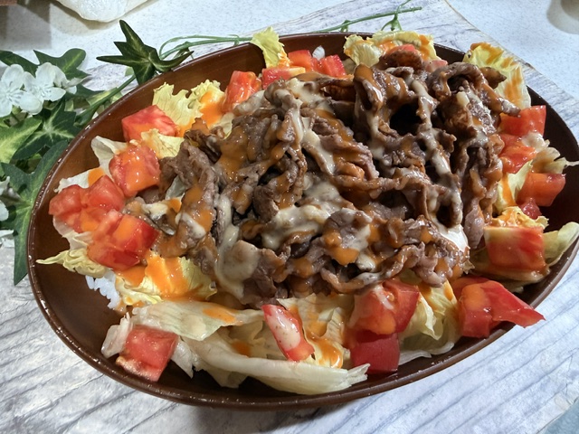 ケバブ丼　Wソース　完成品
