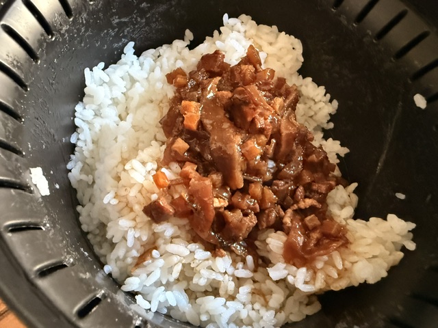 ナシゴレンの素をご飯にかけた図