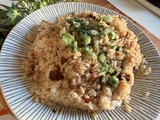 混ぜるだけルーローファンをご飯に混ぜてみた図