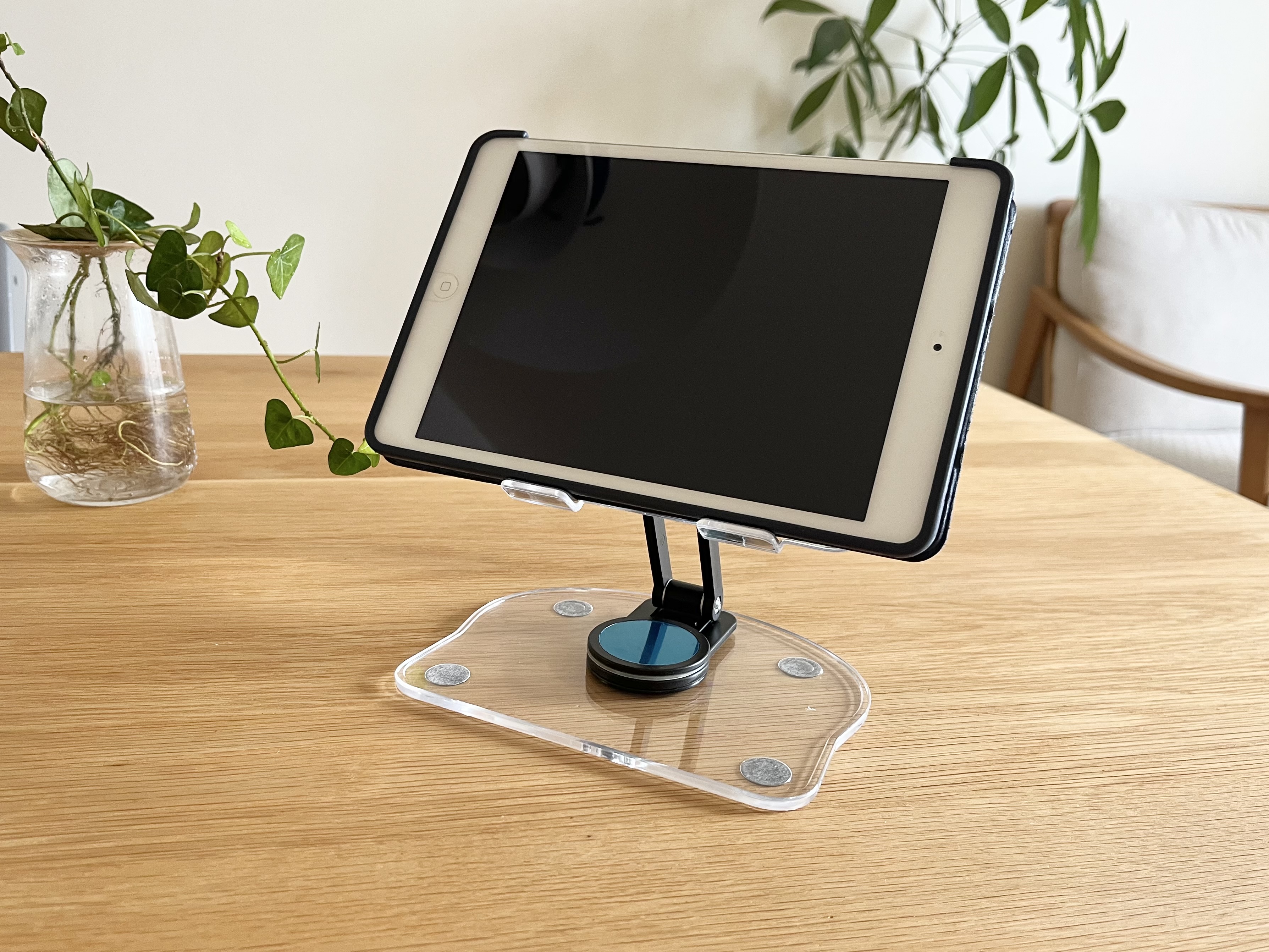 ダイソーの「タブレットスタンド」の使用画像