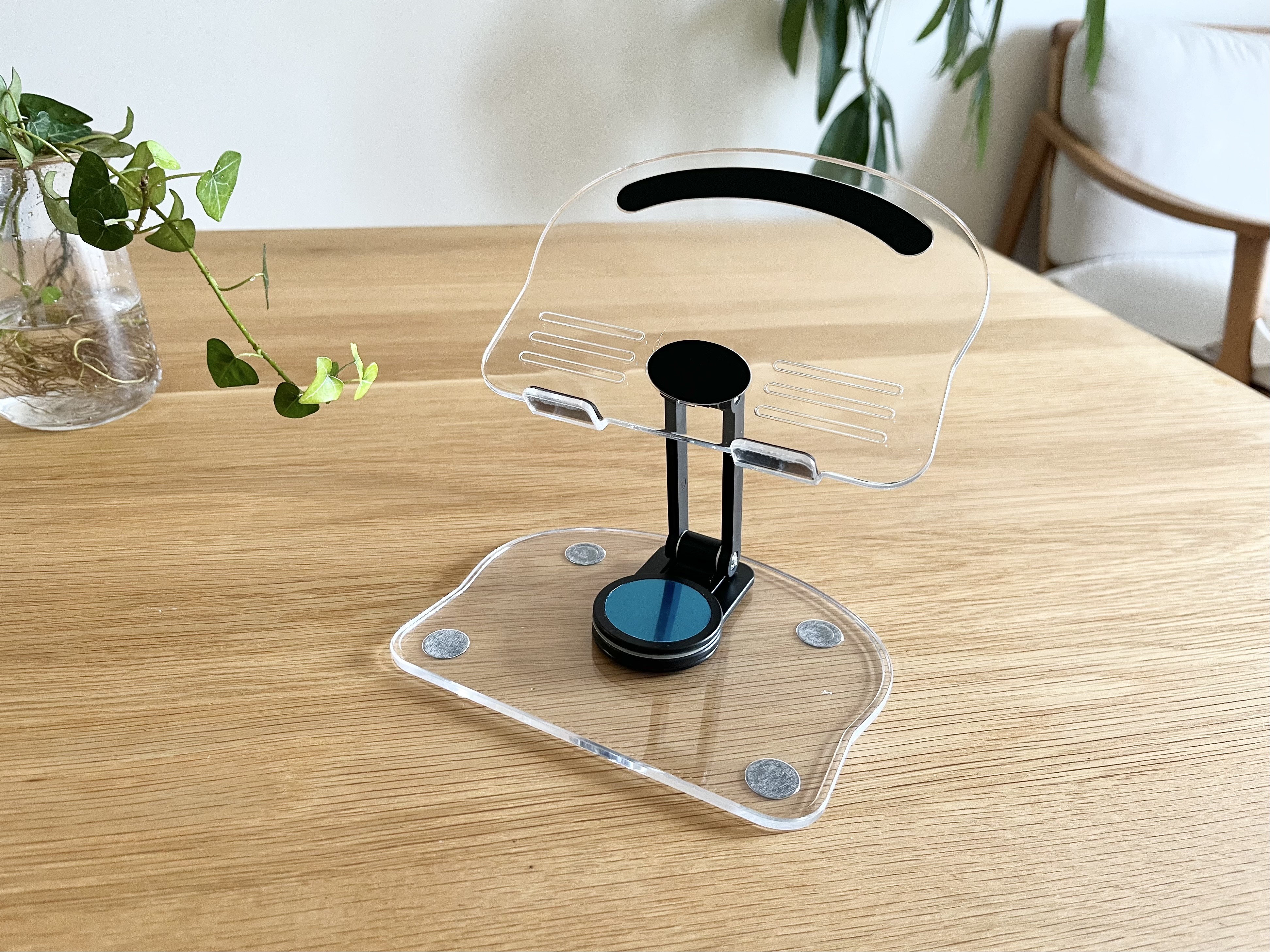 ダイソーの「タブレットスタンド」の使用画像