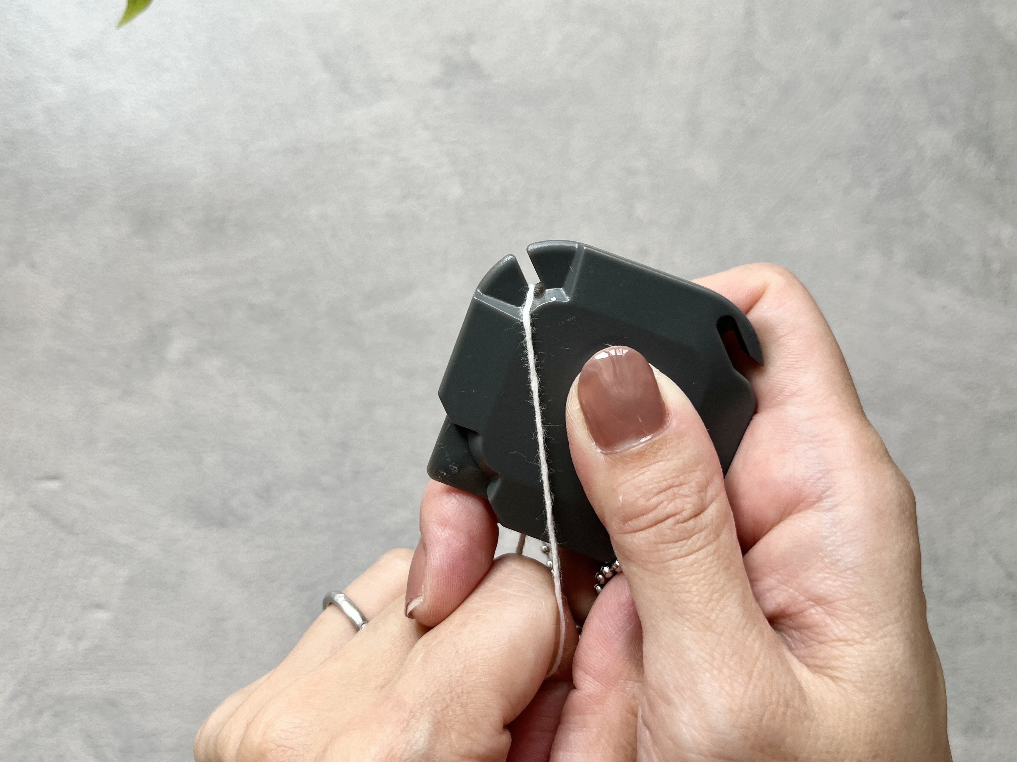 セリアの「3WAY開封カッター」の使用画像