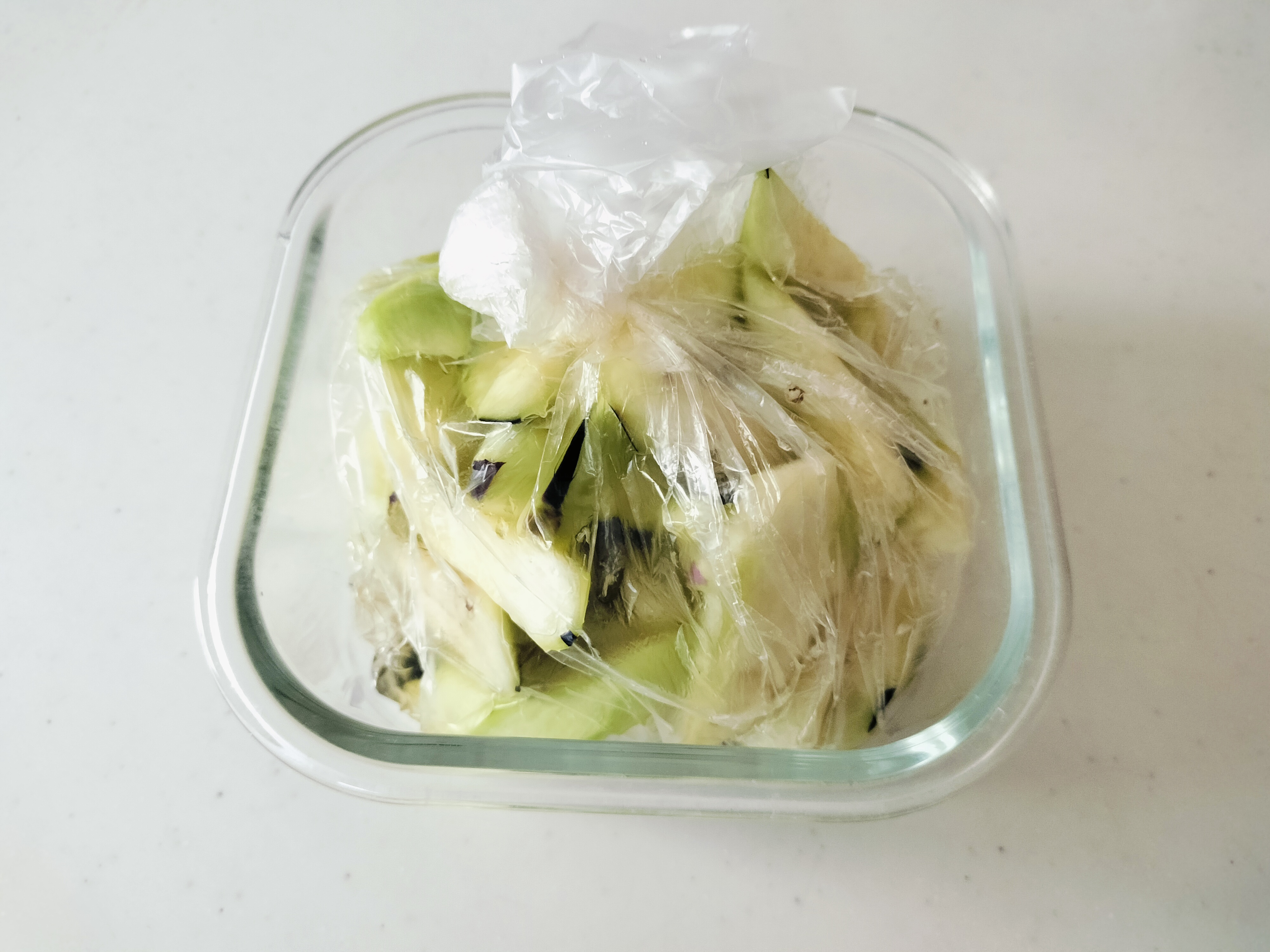 調味料をいれたナス