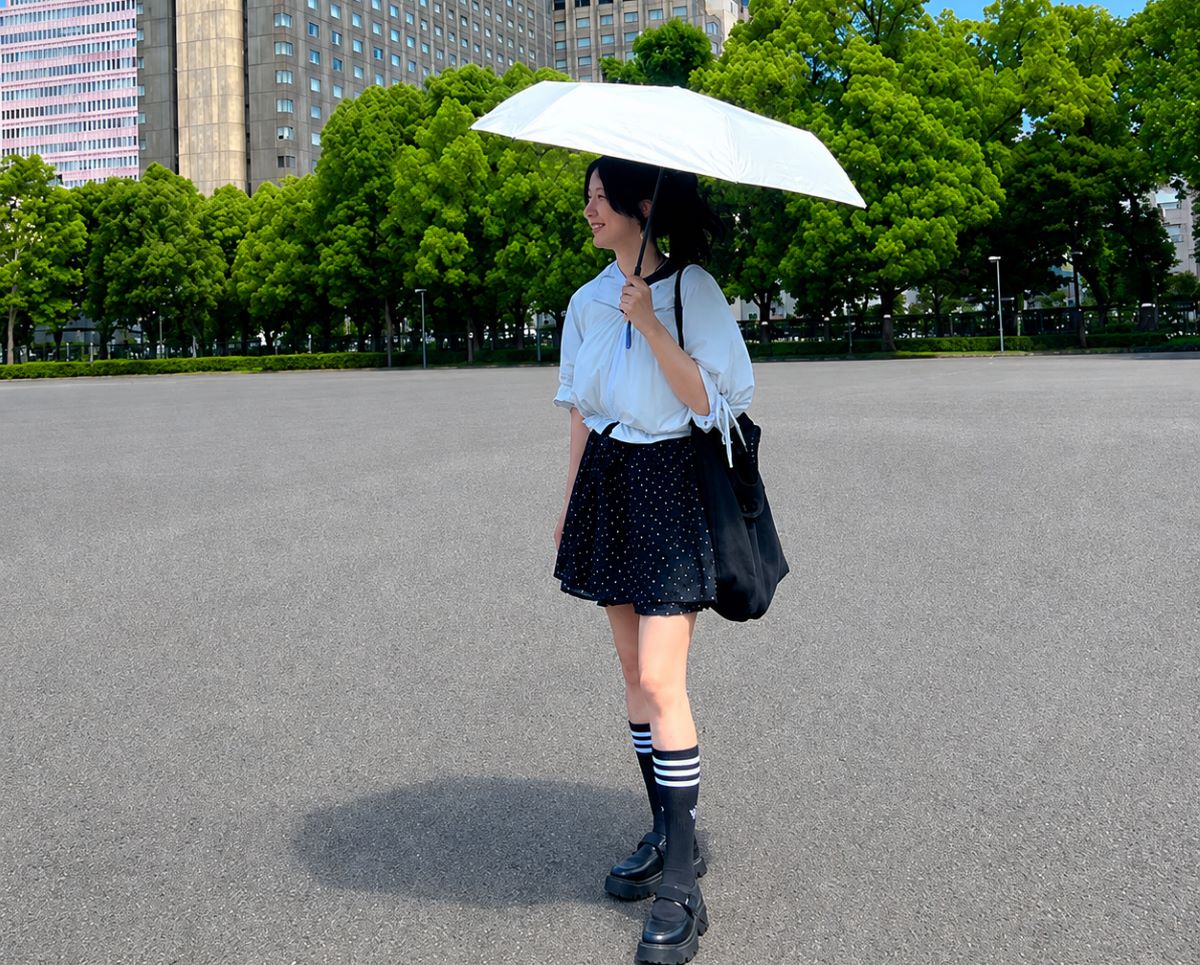 ファンクロを着て日傘をさす