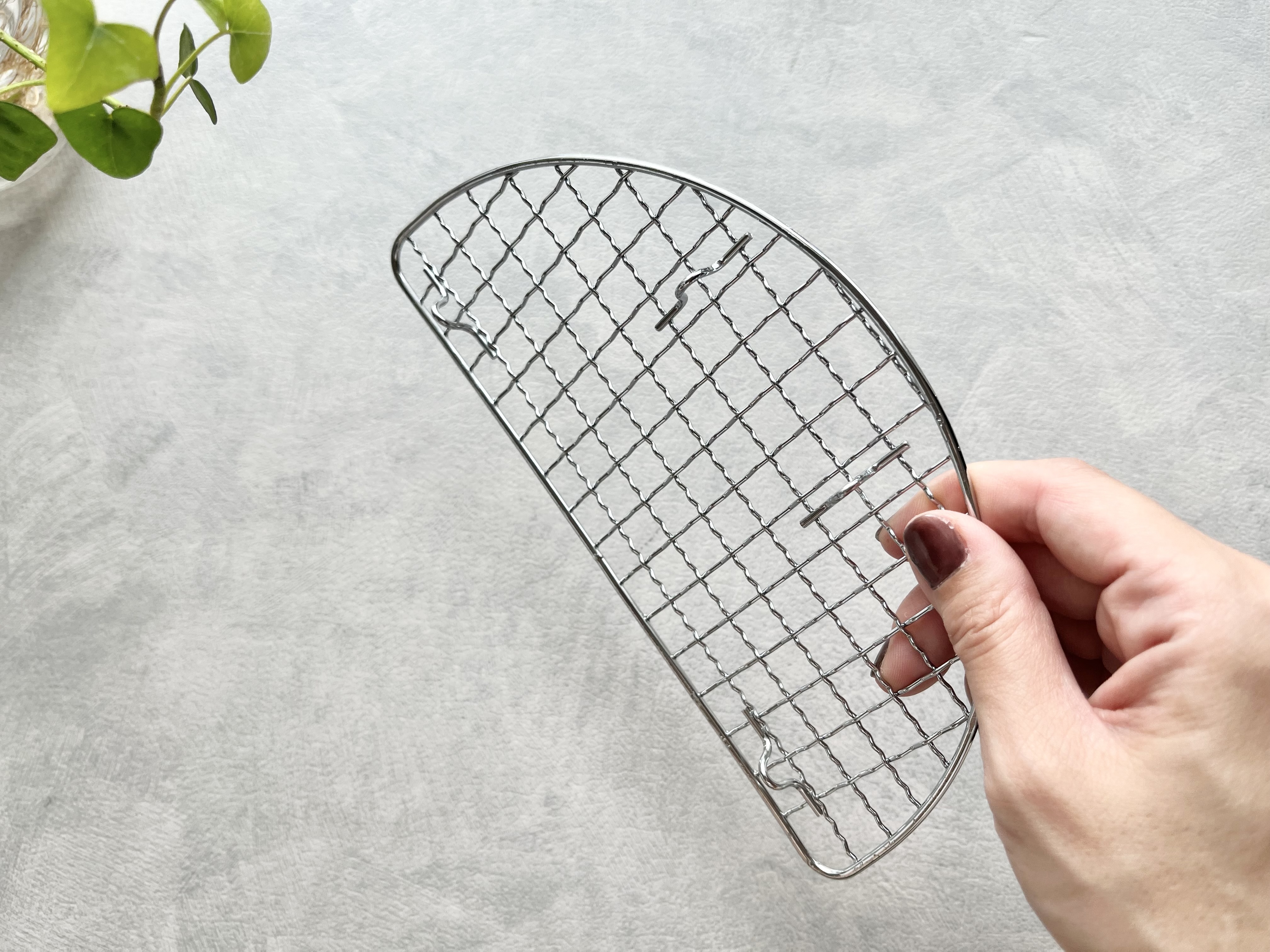 ダイソーの「とんかつ用半月網」商品画像