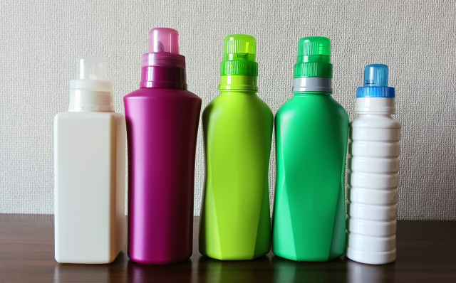数種類の洗剤ボトル