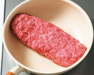 フライパンに入った肉だね