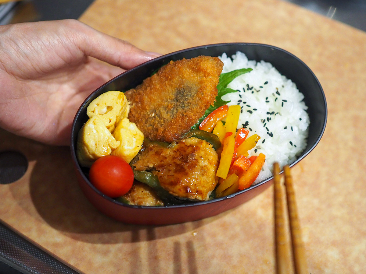 肉詰めピーマンのお弁当や、ほうれん草を使った朝食などの活用例