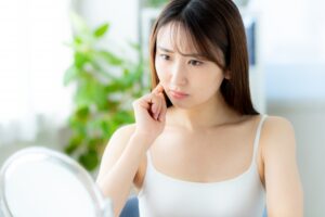 【室内での肌トラブル対策】紫外線だけじゃない！40代におすすめの健やか肌を育む美容習慣3選