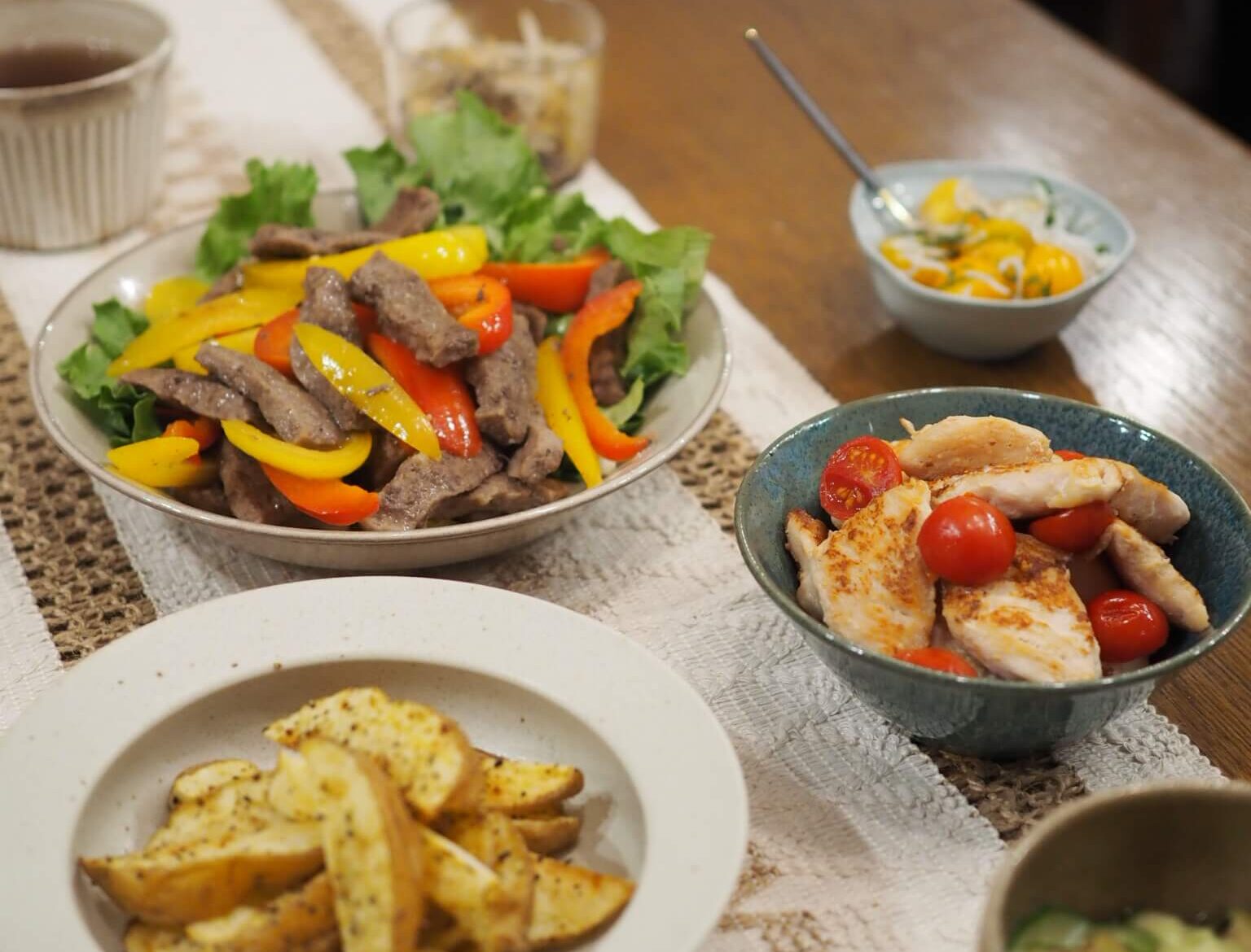 カットステーキと鶏むね肉の号かディナー