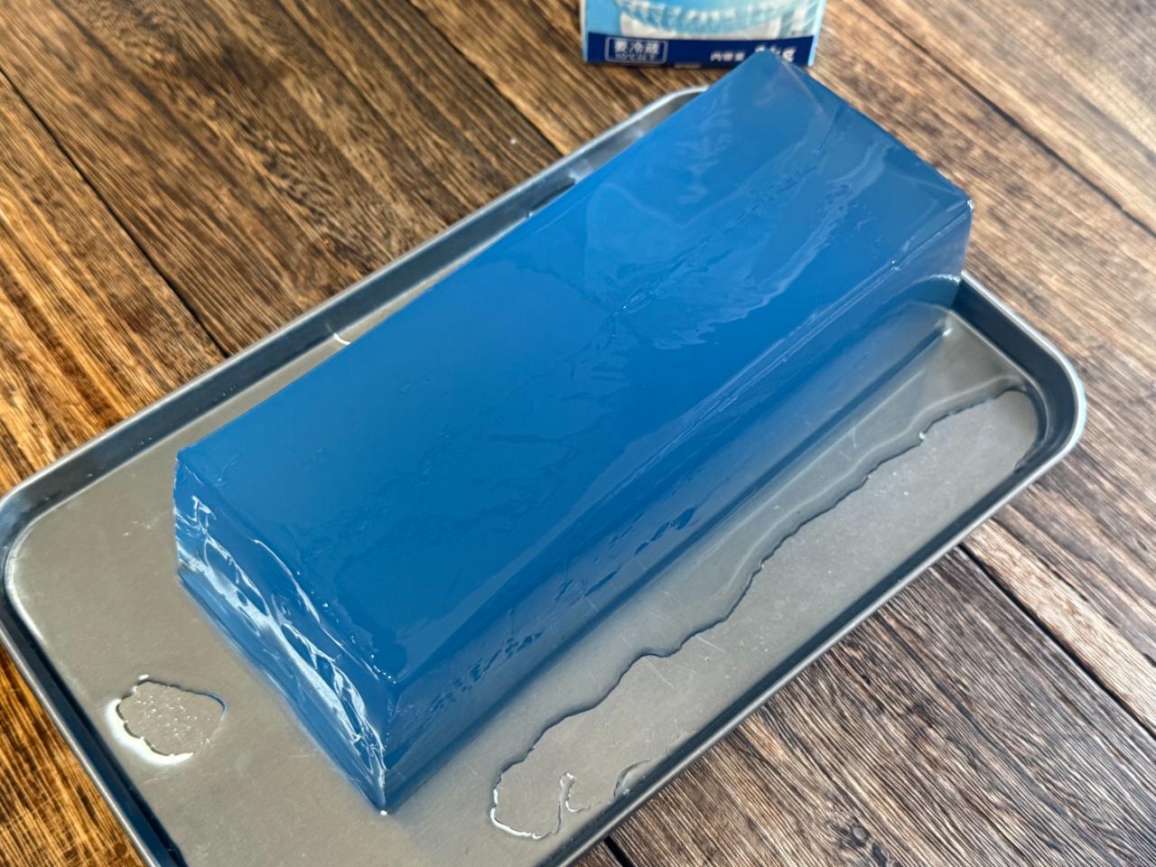 サイダーゼリーをパッケージから出した様子