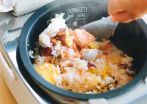 【秋の味覚】計量ナシで手間なし！およね流爆速炊き込みご飯