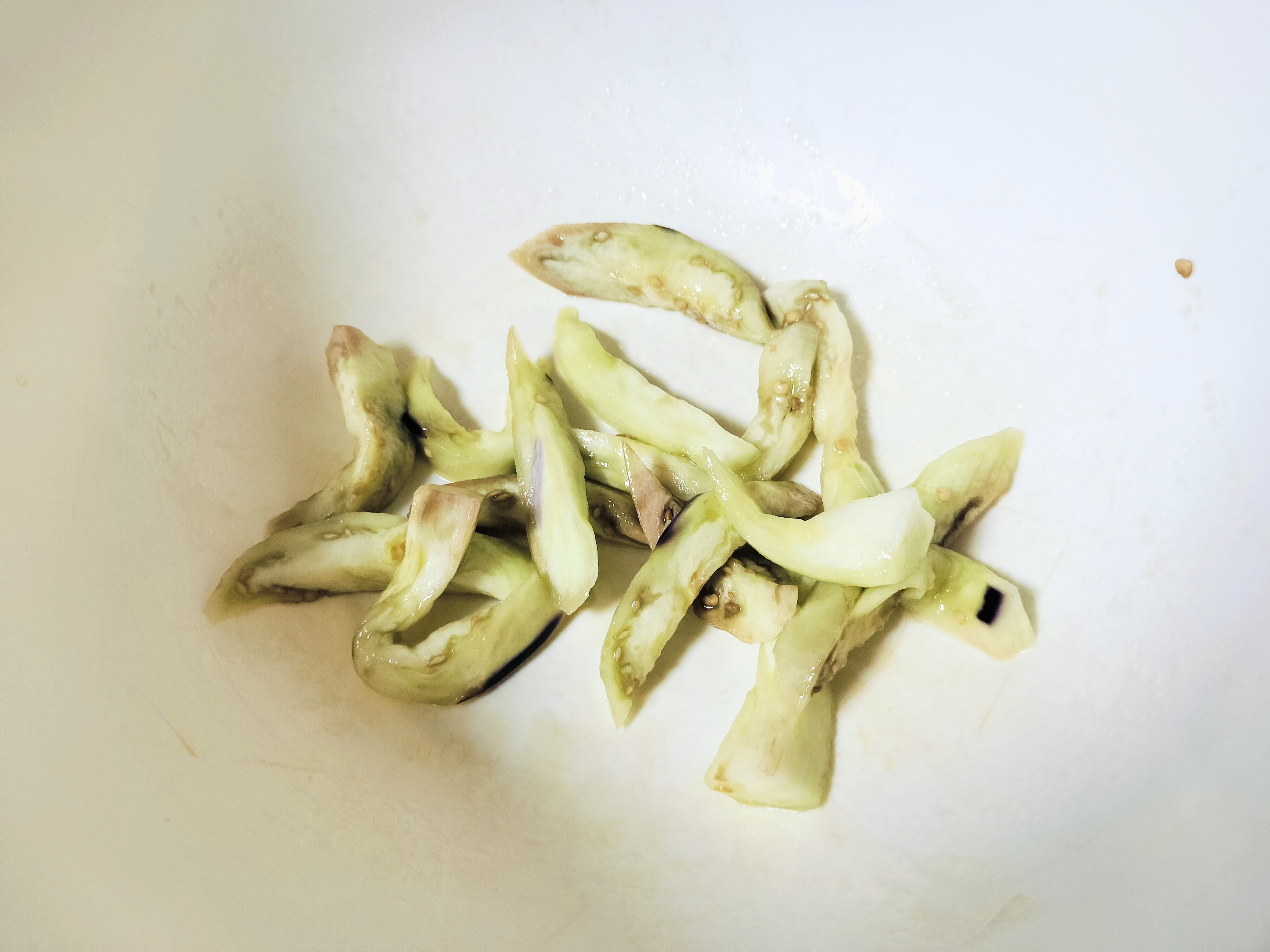 調味料をあえたなす