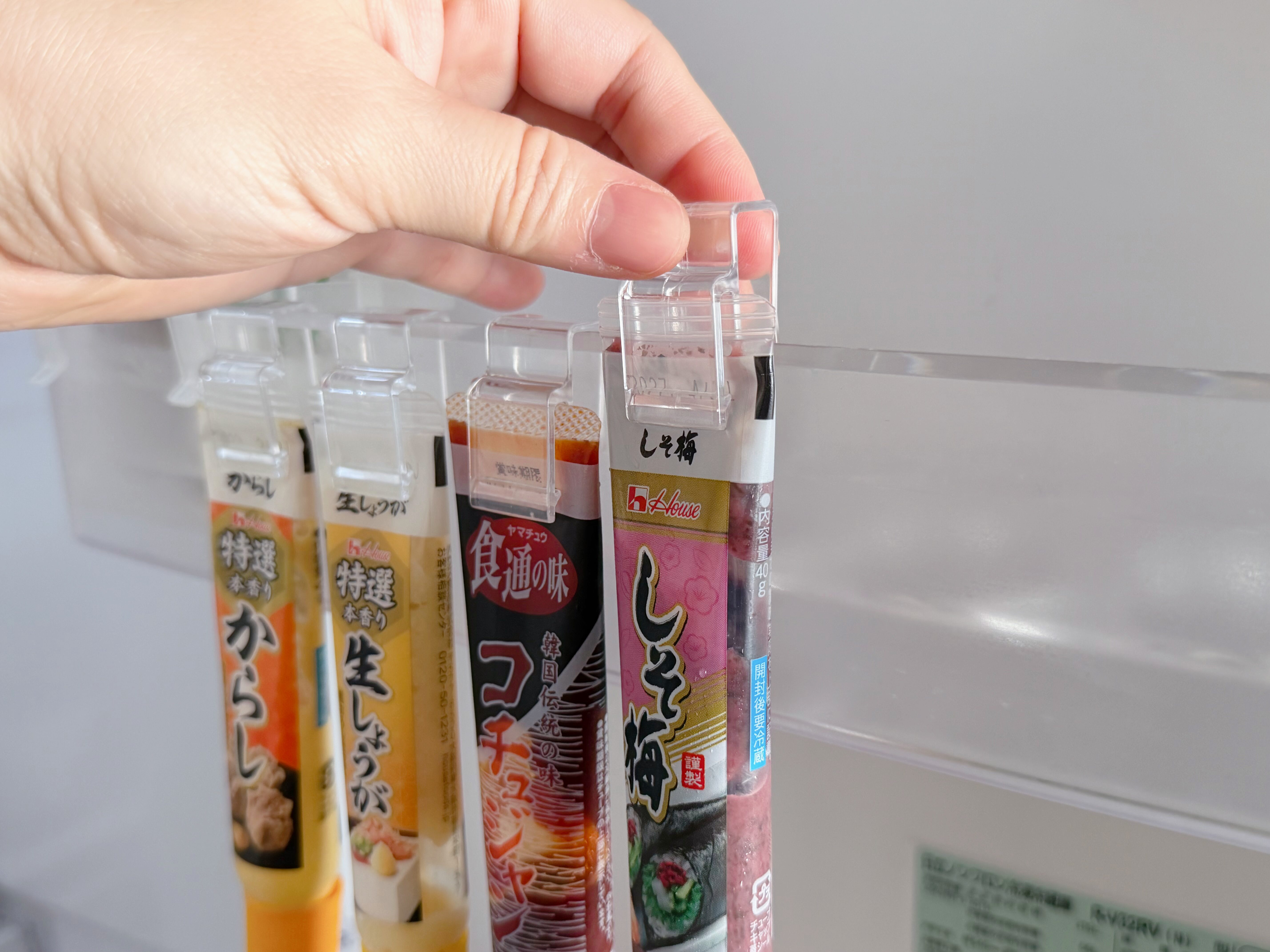 ポイント2.引っ掛ける収納でスペースも有効活用