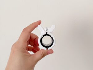 ダイソー3個110円！挟むだけでコードのごちゃつきが整う便利クリップ
