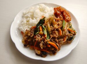 【業務スーパー】「さつまいも春雨」で本格チャプチェ！もちもち食感が楽しめる韓国料理レシピをご紹介