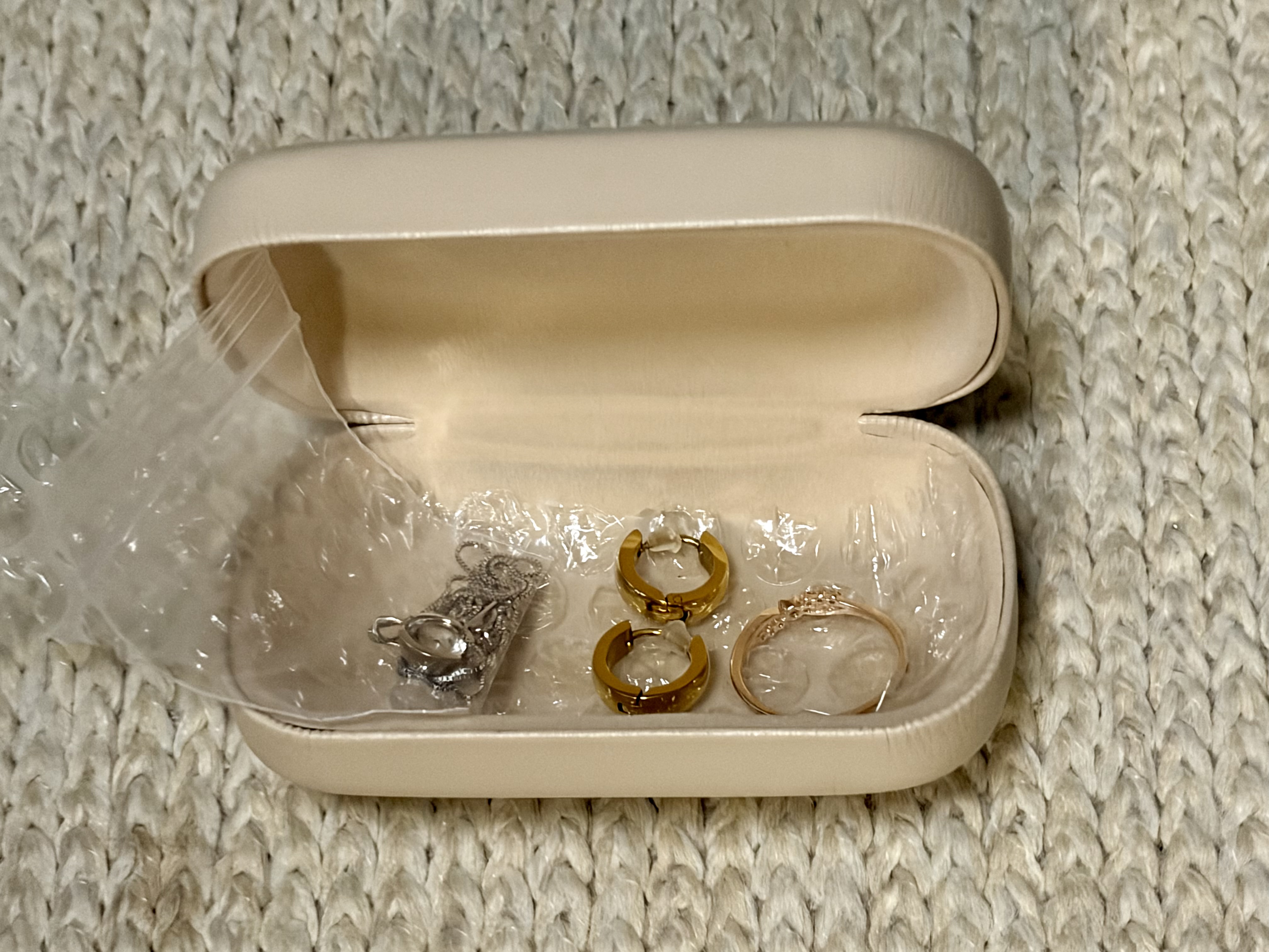 緩衝材などを併用