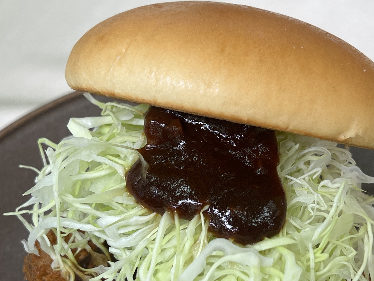 「メンチカツチーズバーガー ～デミグラスソース～」のデミグラスソース