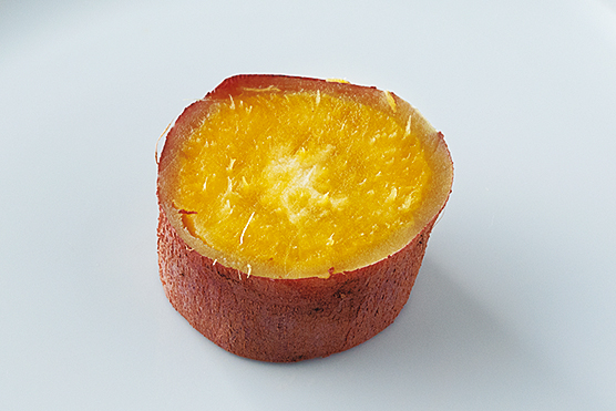 せいろで蒸したさつまいも