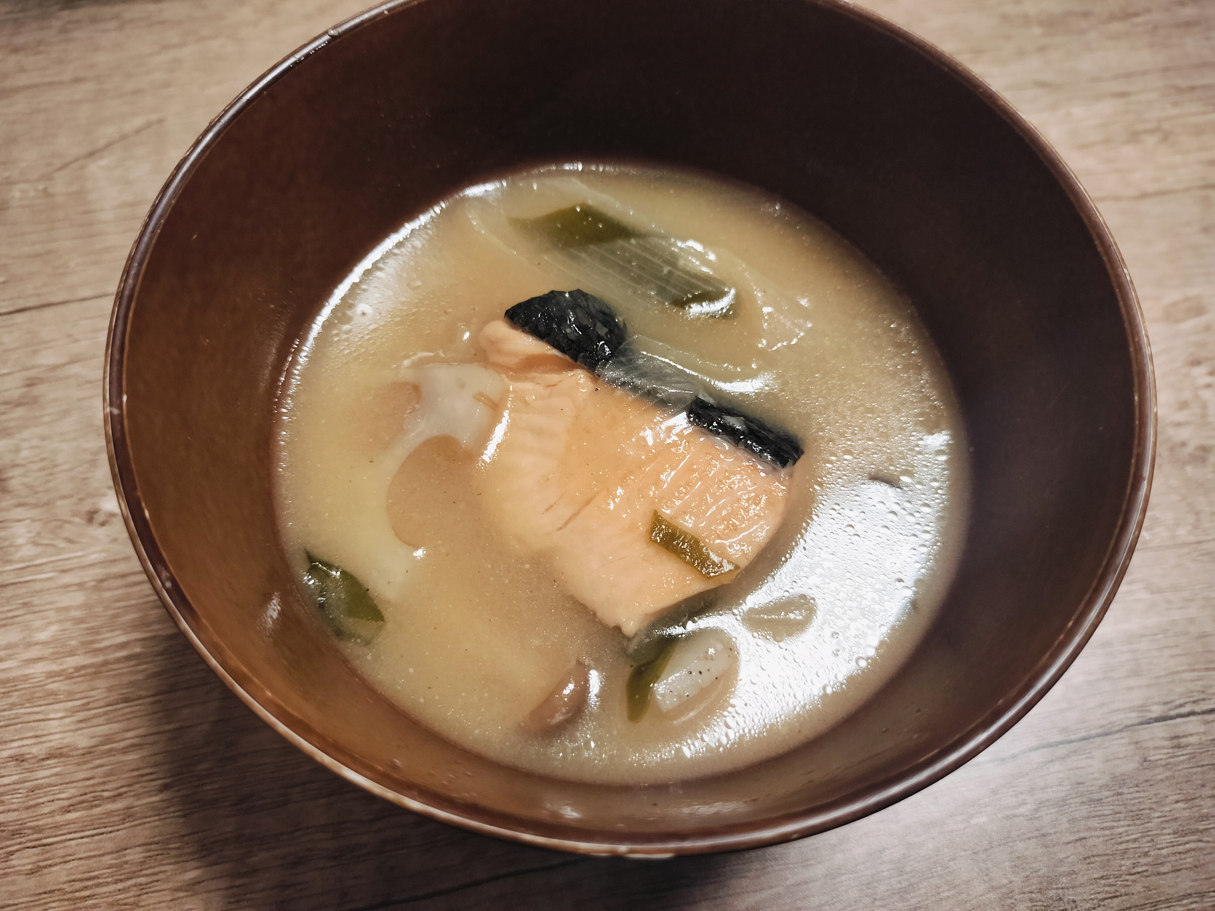具だくさん鮭の味噌汁