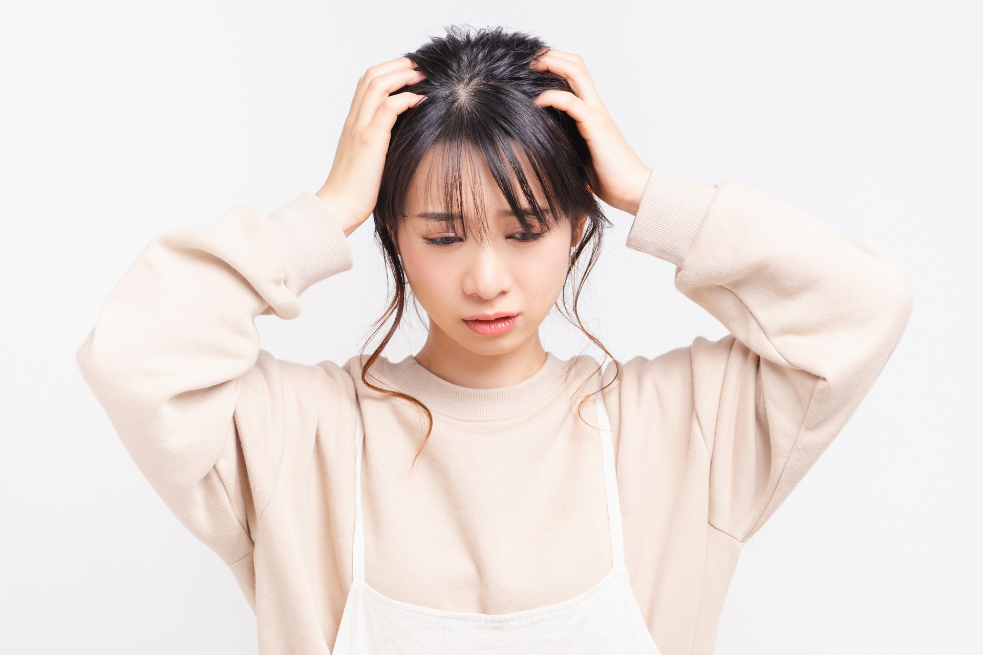 悩む女性