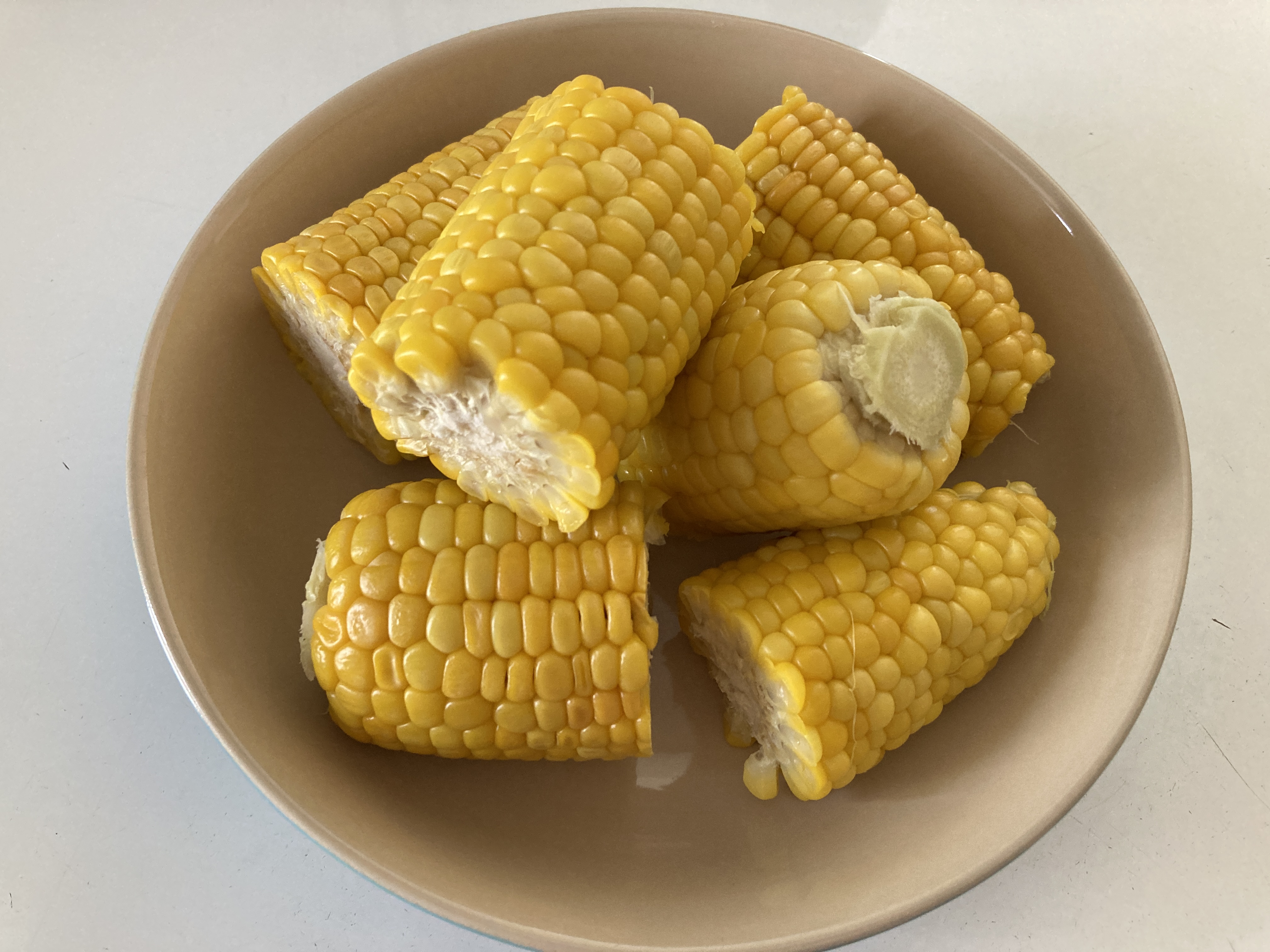 温めただけのとうもろこし