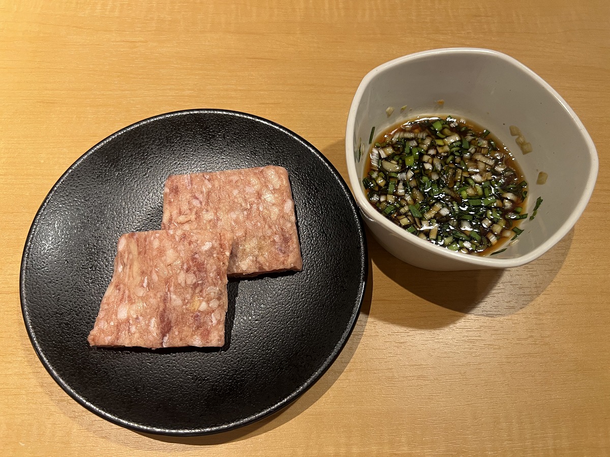 「香味だれで食べるトッカルビ（韓式ハンバーグ）」