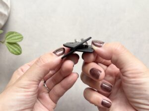 「ただのキーホルダーじゃなかった」「見つけたらすぐ買って！」ダイソーの取り付けるだけで安心感がアップする優秀アイテム