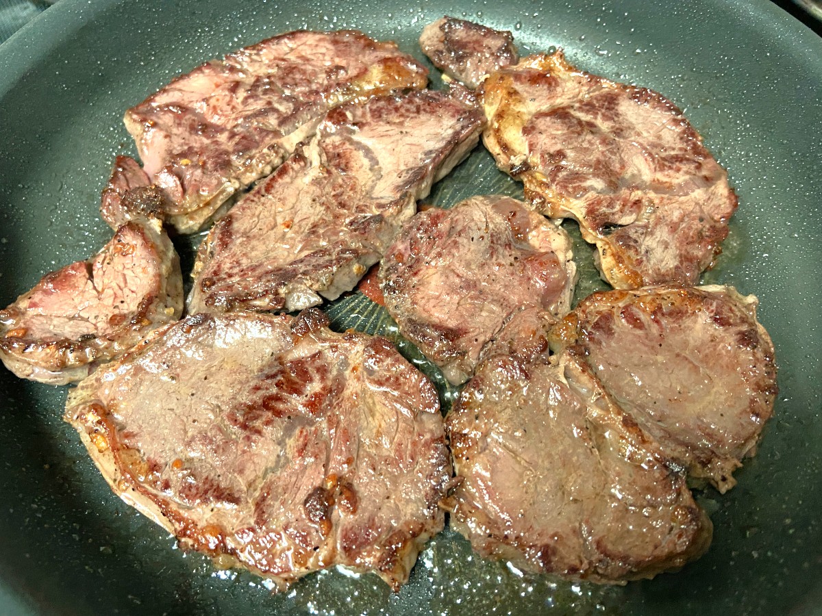 牛サガリ焼いているところ