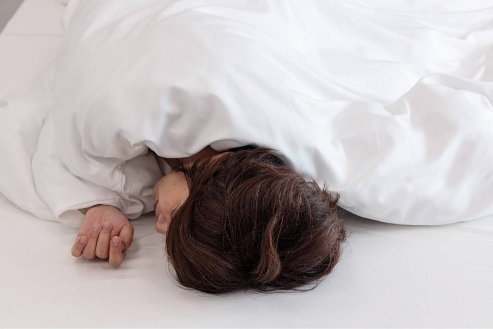 横になっても布団がフィットする様子