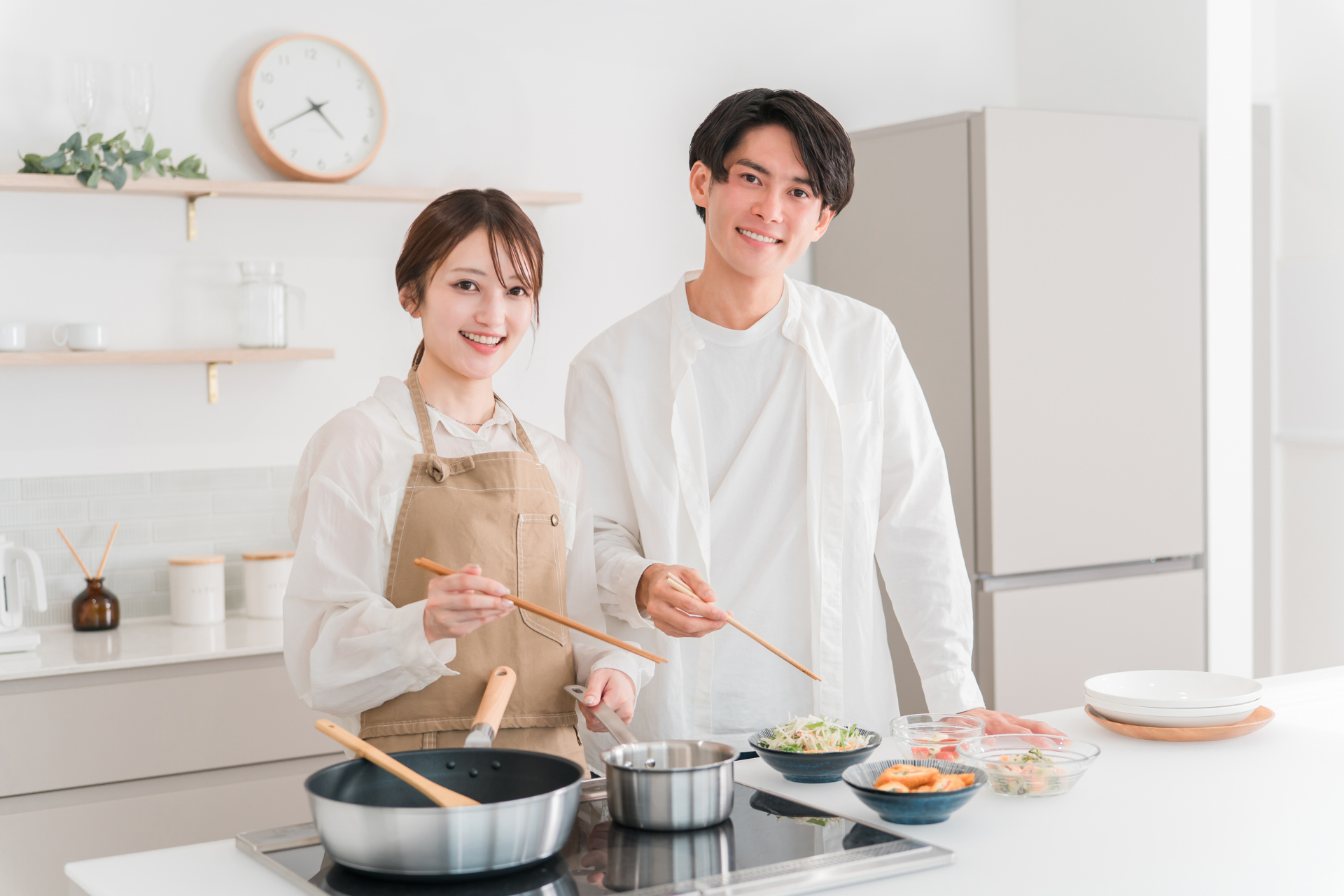 夫婦で料理をする