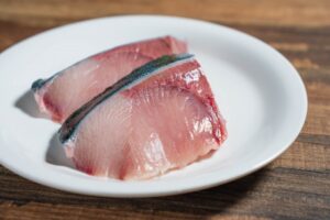 旬の寒ブリは皮の色を見れば一目瞭然！料理人が教える激ウマな切り身を見分ける裏ワザ
