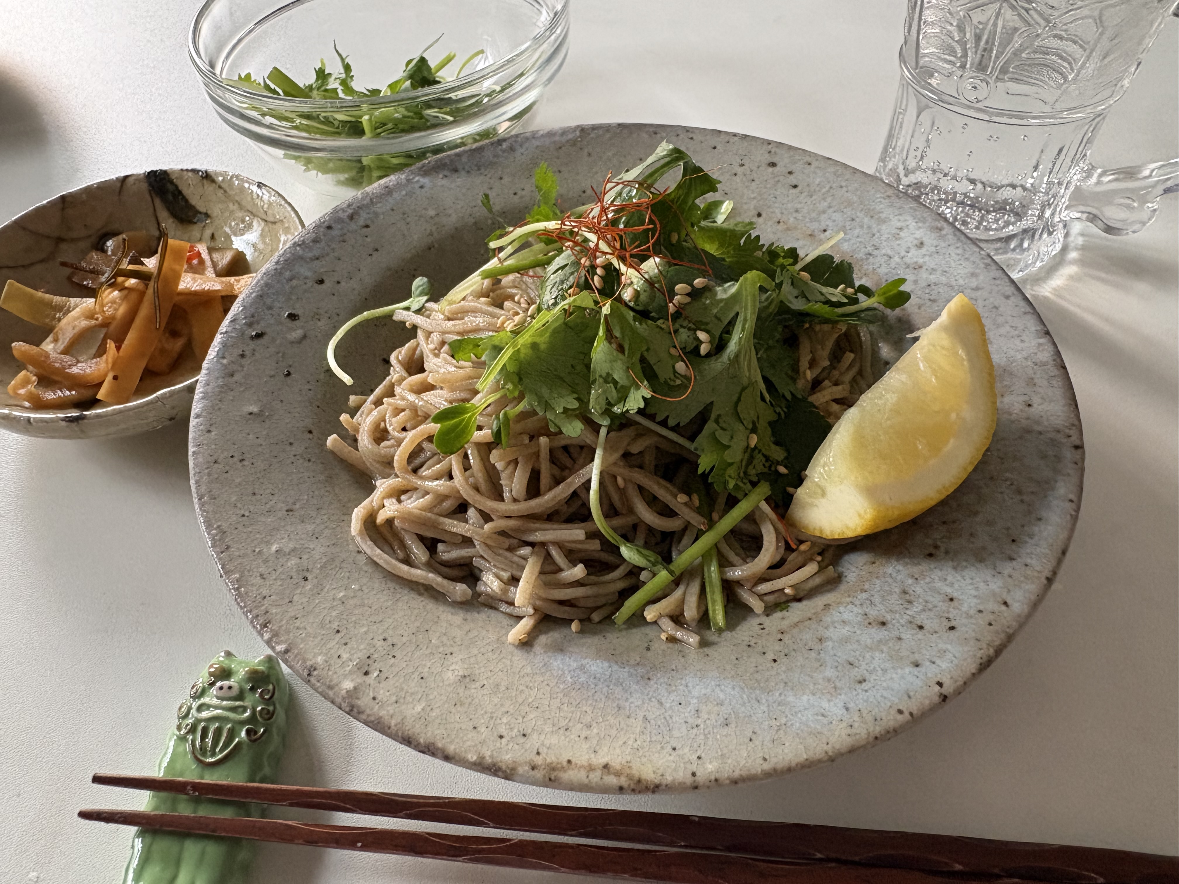 エスニック風まぜ蕎麦　写真