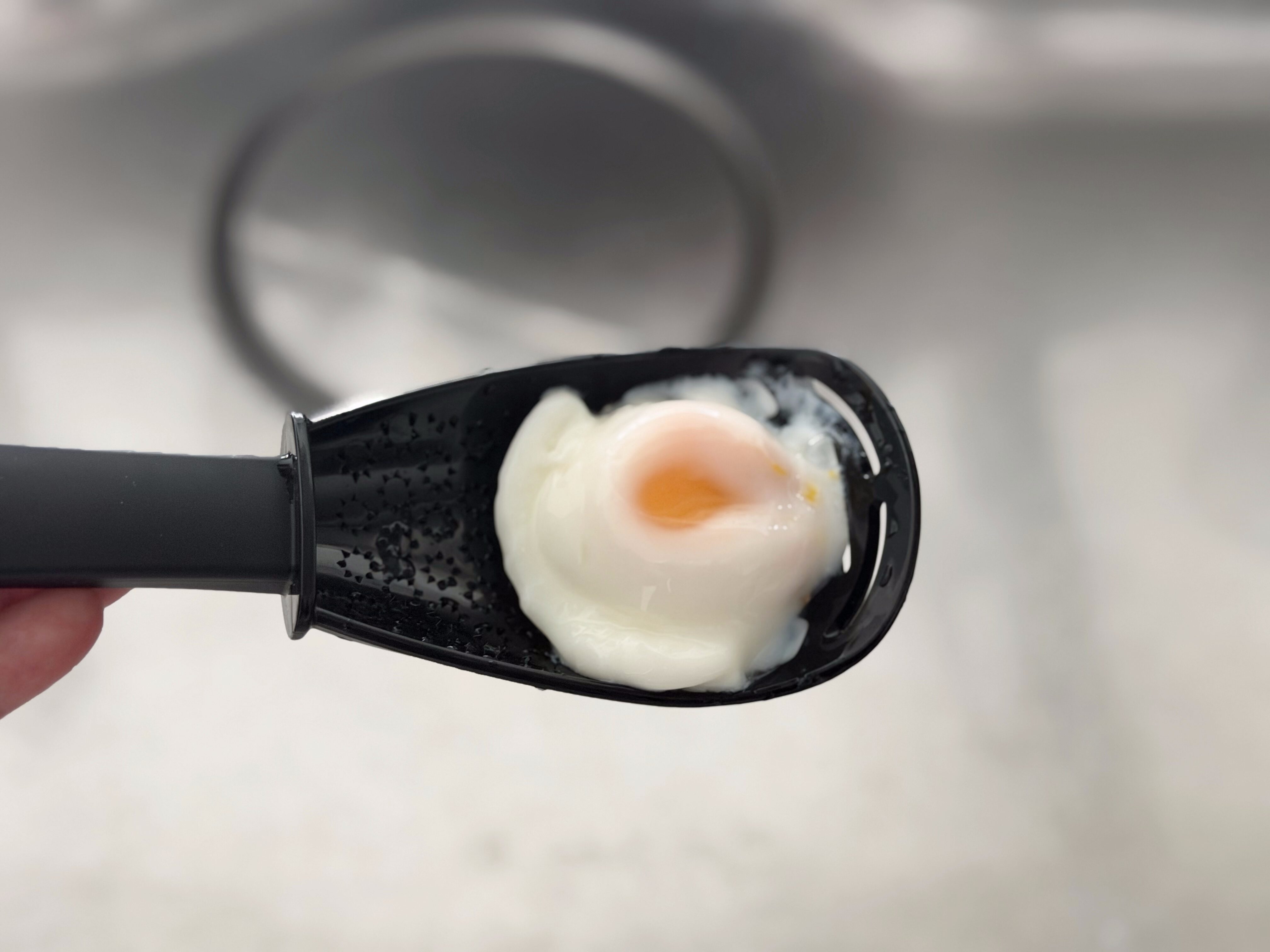 穴を活かせば「すくう」「粉をふるう」にも