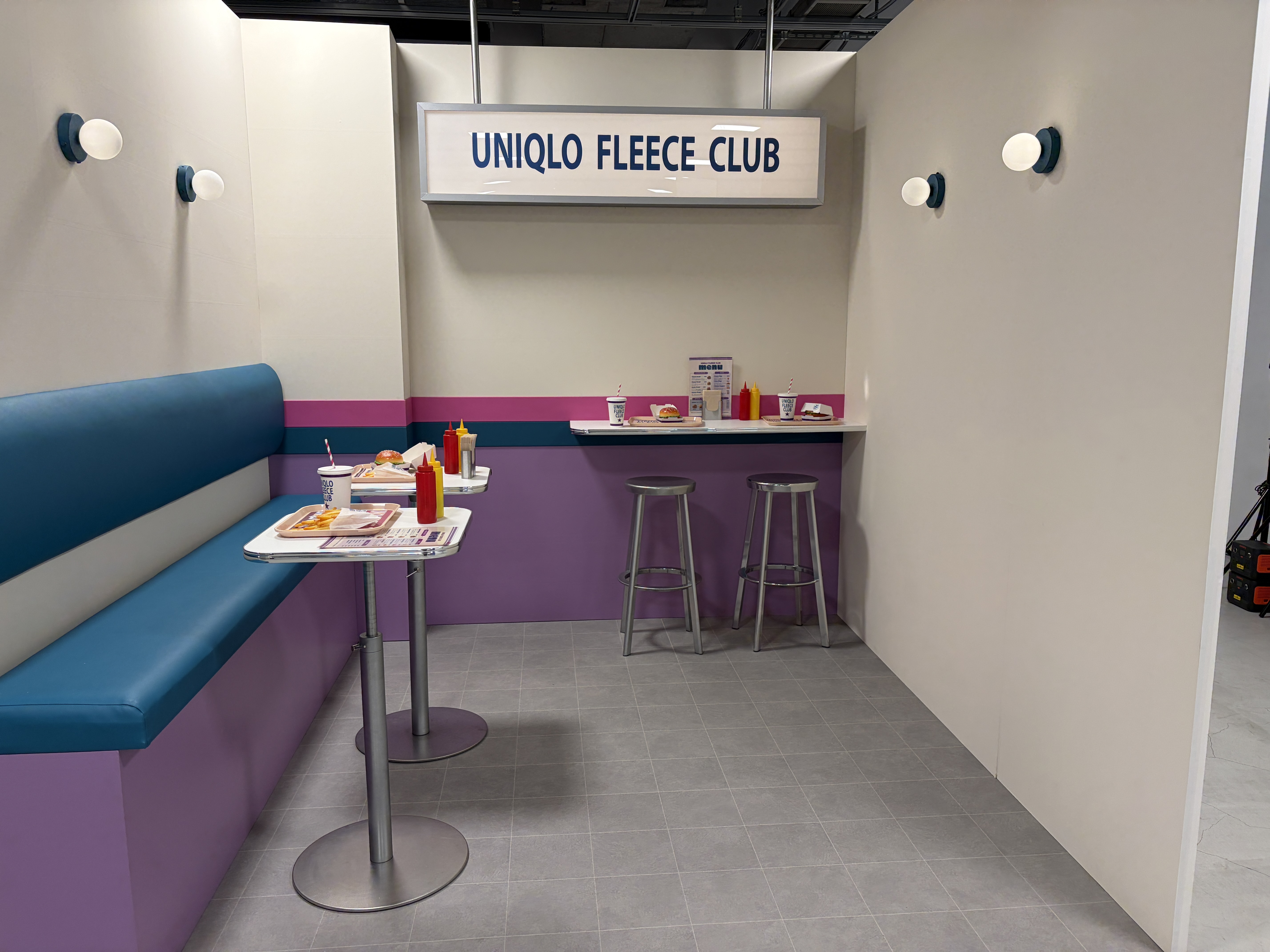 「UNIQLO FLEECE CLUB」で再現されたファストフード店